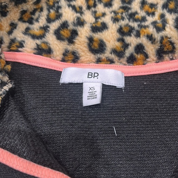 Nordstrom Bp. Tan Dale Leopard Big Spot Leopard Fleece Pullover XS - Picture 4 of 7
